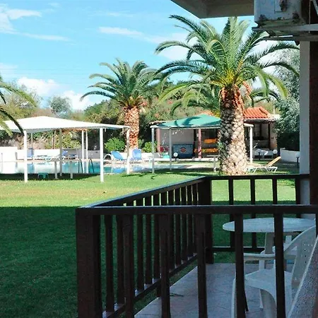 Of Lillies Hotel 2*