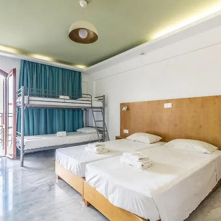 Of Lillies Hotel 2*