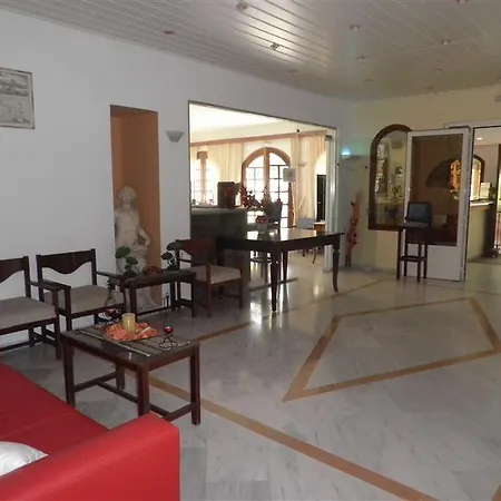 Of Lillies Hotel 2*